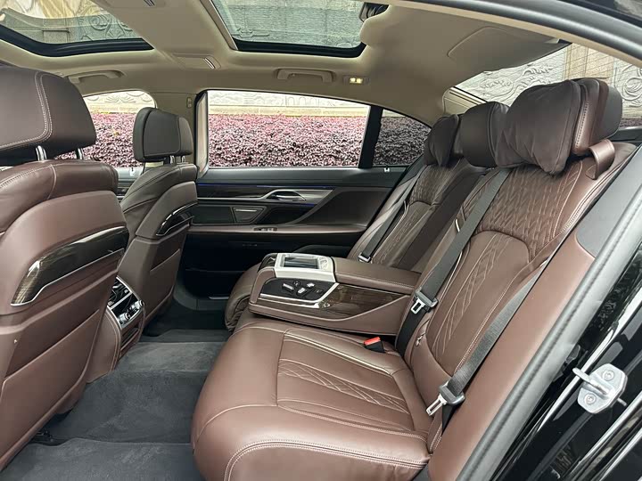 BMW 7-Series 2019 730 Li — фото 10