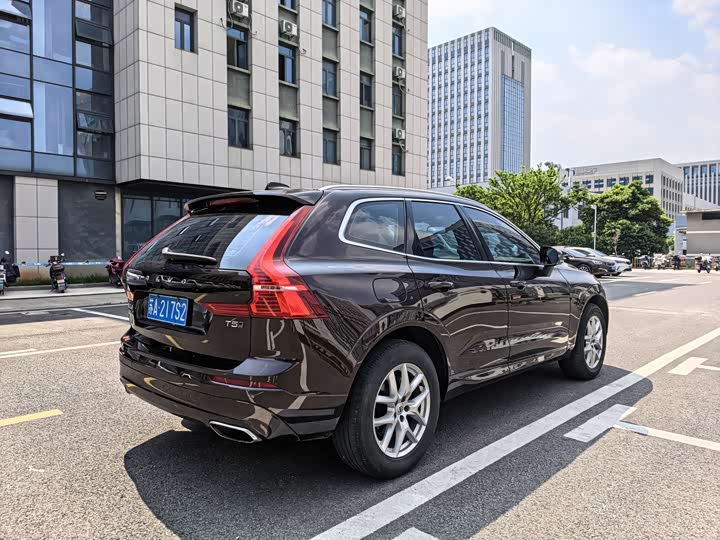 Volvo XC60 2018 T 5 4 WD — фото 5
