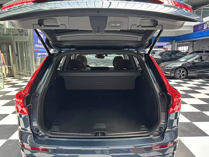 Volvo XC60 2022 B 5 4 WD — фото 13