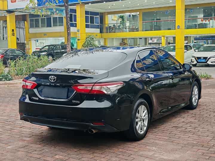 Toyota Camry — фото 6