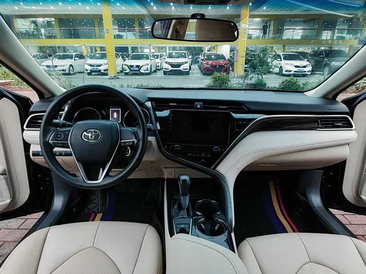 Toyota Camry — фото 11