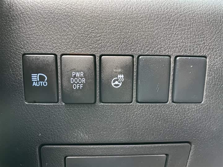 Toyota Alphard — фото 9