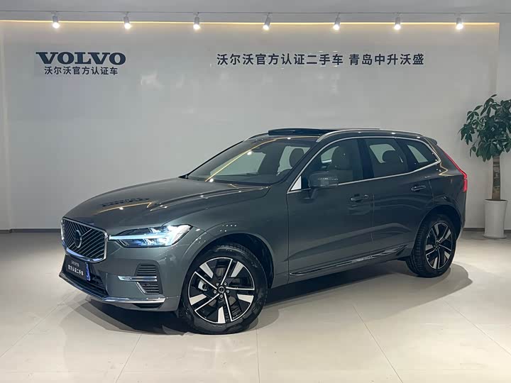 Volvo XC60 2026 B 5 4 WD — фото 1