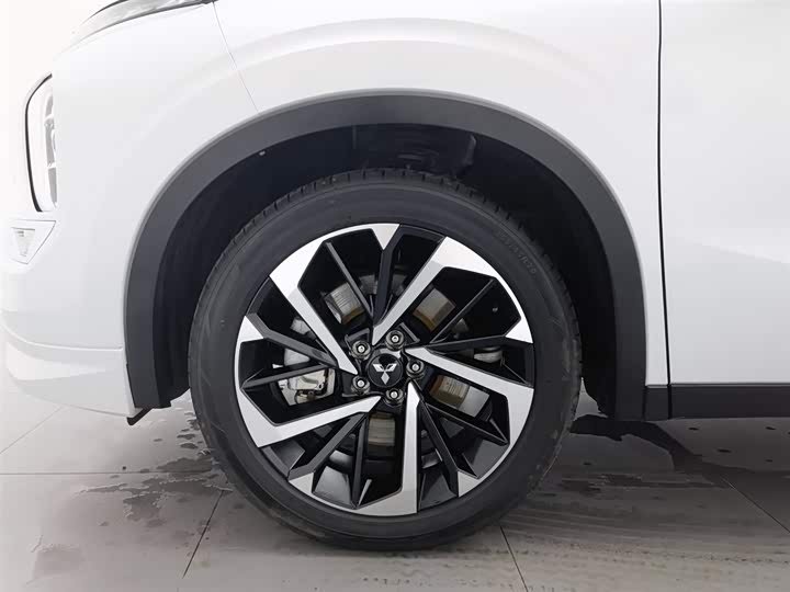 Mitsubishi Outlander — фото 17