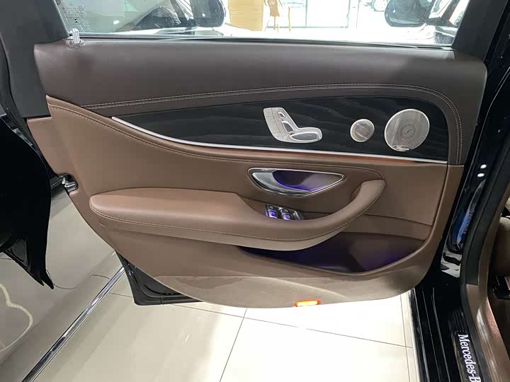Mercedes-Benz E-Class 2022 E 300 L Luxury — фото 11