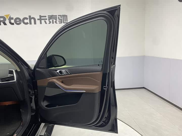 BMW X5 2019 x Drive 40i M — фото 25