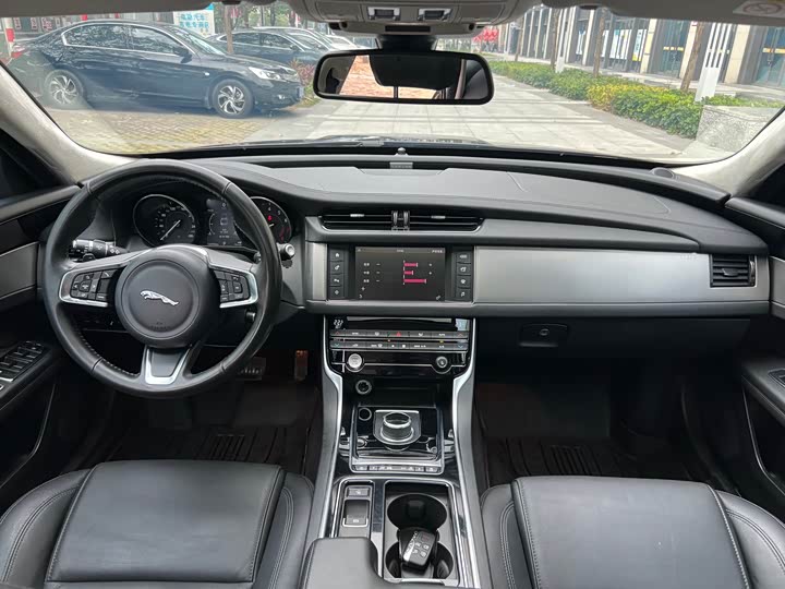 Jaguar XFL 2018 XFL 2.0 T 200 PS — фото 13