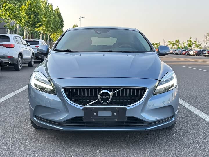 Volvo V 40 2019 T 3 — фото 2