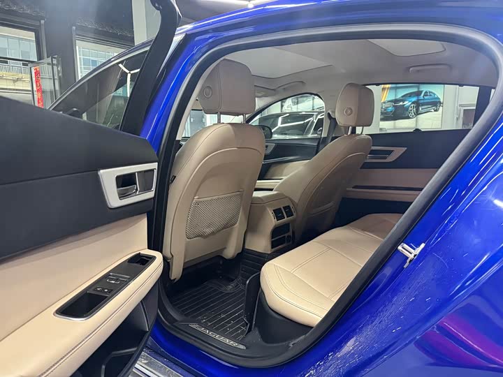 Jaguar XEL 2018 2.0 T 200 PS — фото 5