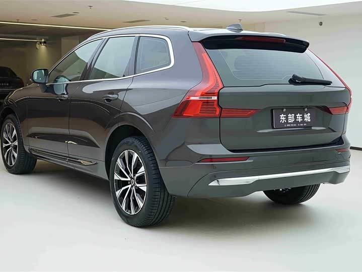 Volvo XC60 2023 B 5 4 WD — фото 4