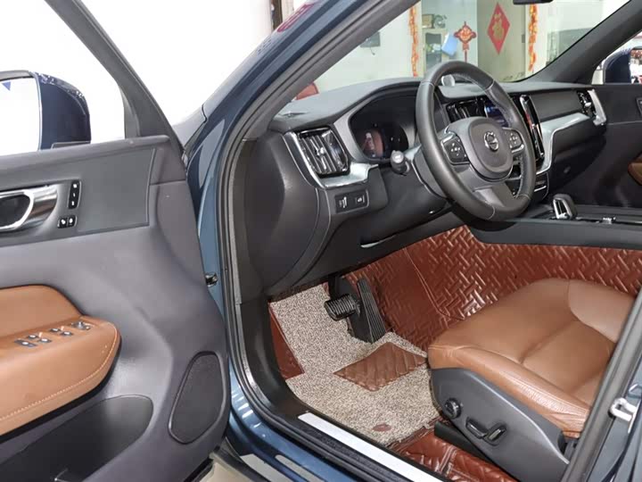Volvo XC60 2022 B 5 4 WD — фото 9