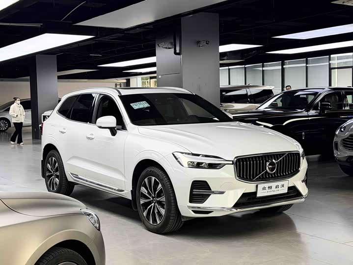 Volvo XC60 2024 B 5 4 WD — фото 3