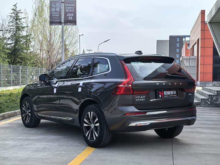 Volvo XC60 2022 B 5 4 WD — фото 25