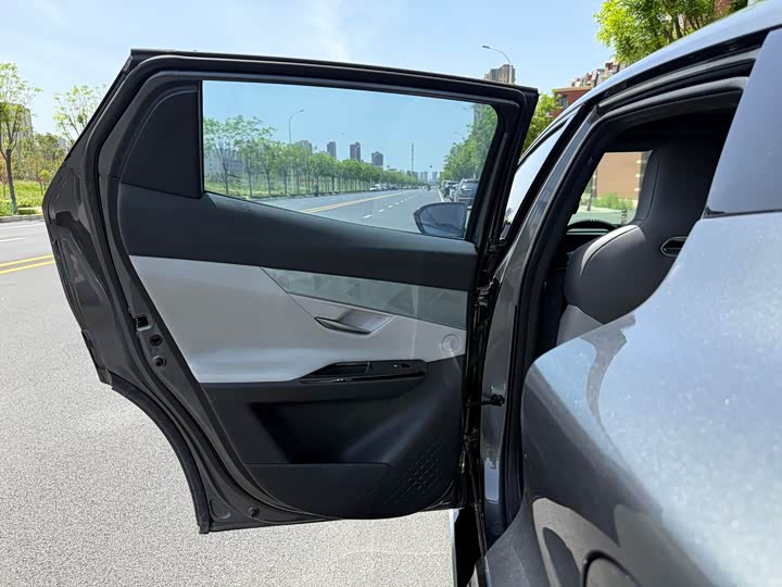 Changan UNI-T 2023 1.5 T Premium — фото 6
