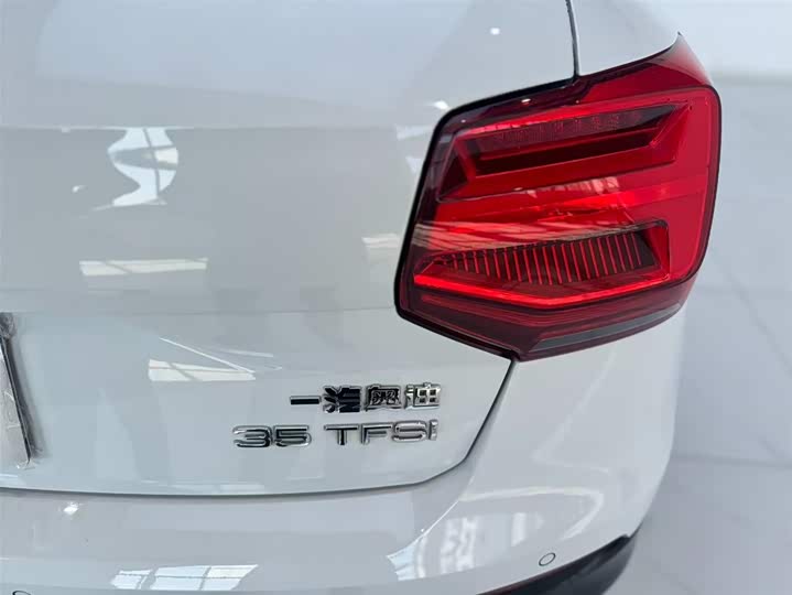 Audi Q2L 2021 35 TFSI — фото 13