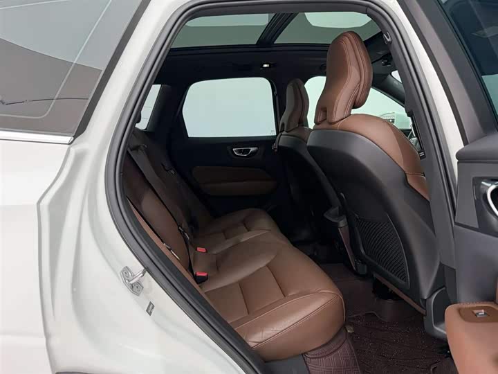 Volvo XC60 2022 B 5 4 WD — фото 20