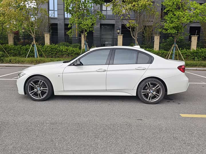 BMW 3-Series 2018 330i M — фото 4