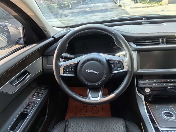 Jaguar XFL 2020 XFL 2.0 T P 250 2 WD — фото 8