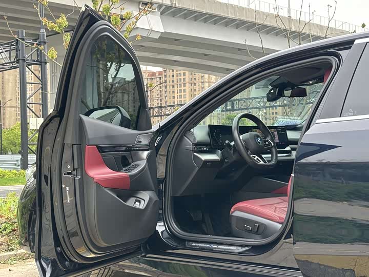 BMW 5-Series 2024 530 Li Leading M — фото 17