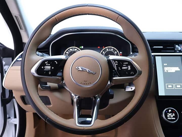 Jaguar XFL 2024 2.0 T P 250 2 WD — фото 16