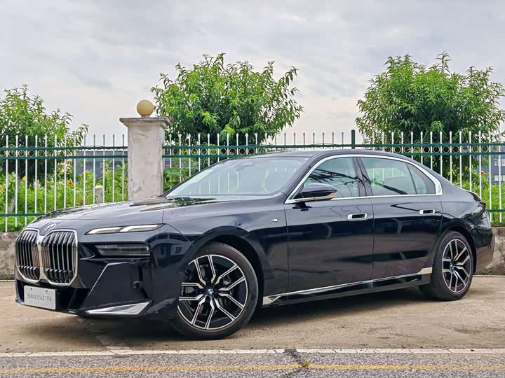 BMW 7-Series 2023 735 Li M