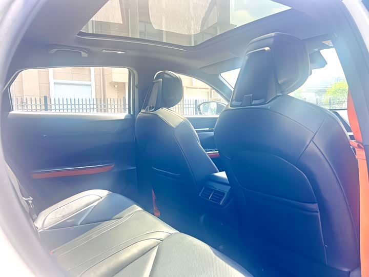 Changan UNI-V 2022 1.5 T Premium — фото 13
