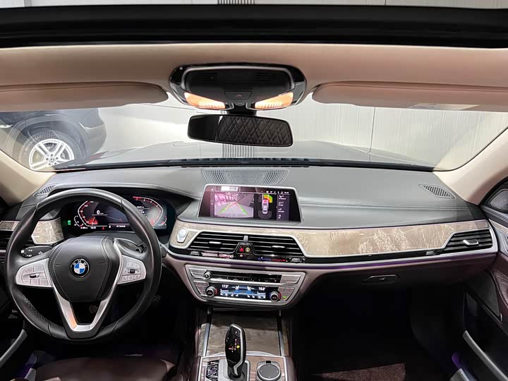 BMW 7-Series 2019 740 Li Leading — фото 9