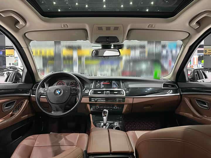 BMW 5 Series 520Li — фото 7