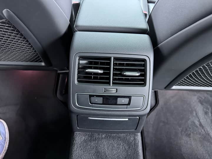 Audi A4L 40 TFSI люкс-динамик — фото 11
