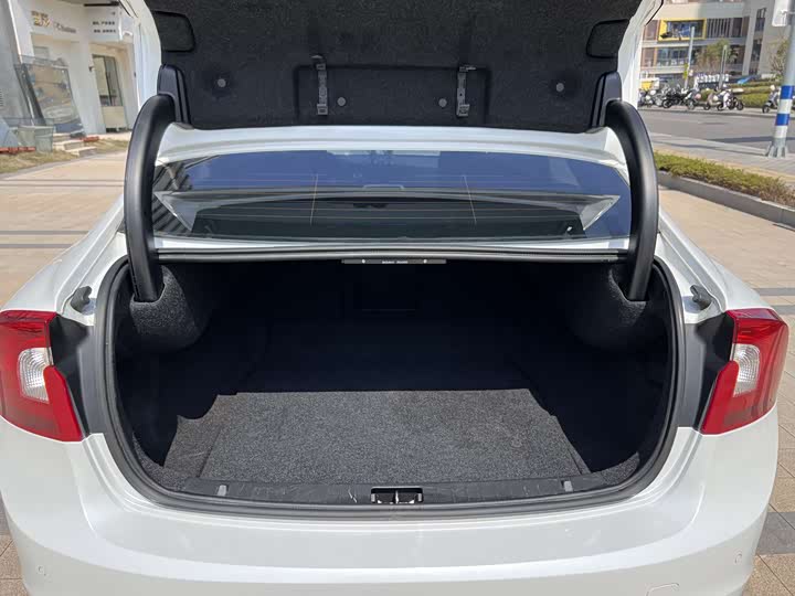 Volvo S60 2015 S 60 L 2.0 T — фото 13