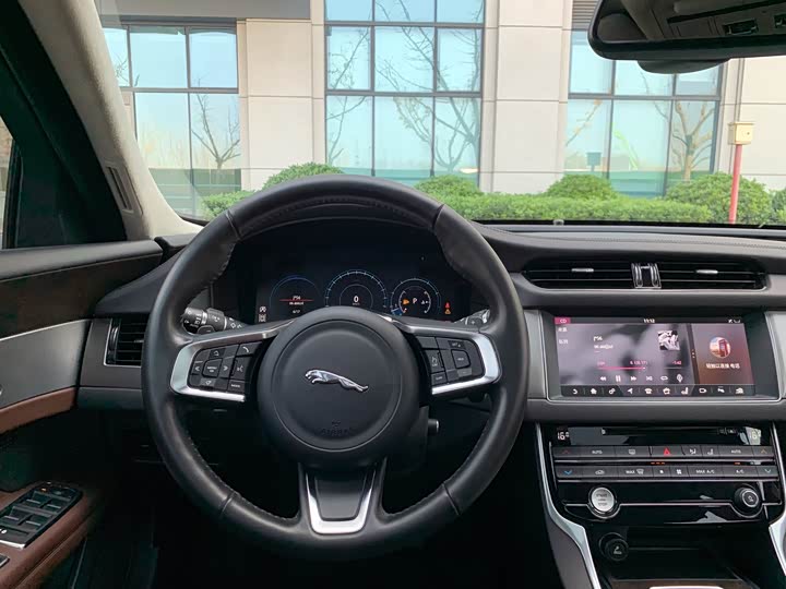 Jaguar XFL 2018 XFL 2.0 T 250 PS — фото 17
