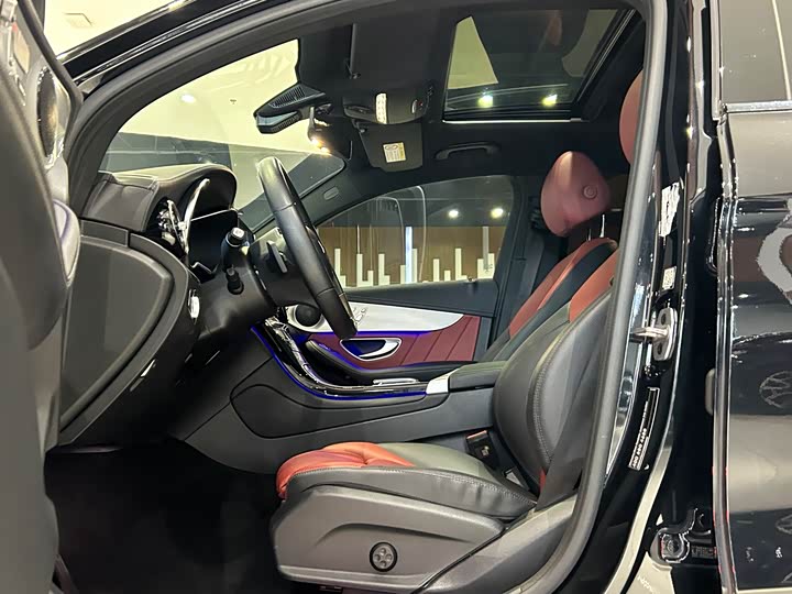 Mercedes-Benz GLC 2023 GLC 260 4 MATIC SUV — фото 8