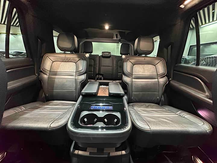 Lincoln Navigator — фото 23