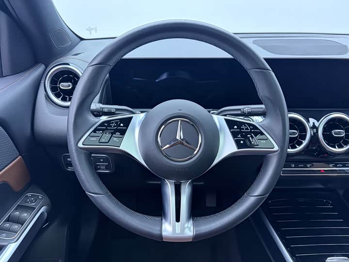 Mercedes-Benz GLB 2024 GLB 200 — фото 11