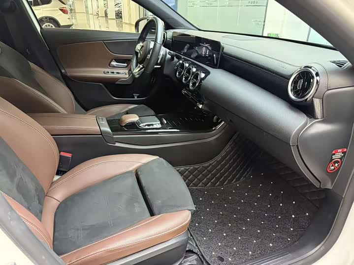 Mercedes-Benz A-Class 2019 A 200 L — фото 19