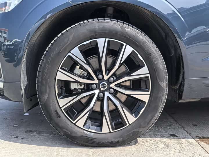 Volvo XC60 2023 B 5 4 WD — фото 8