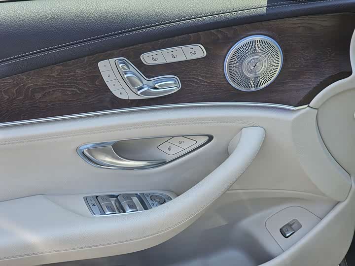 Mercedes-Benz E-Class 2017 E 300 L Luxury — фото 9