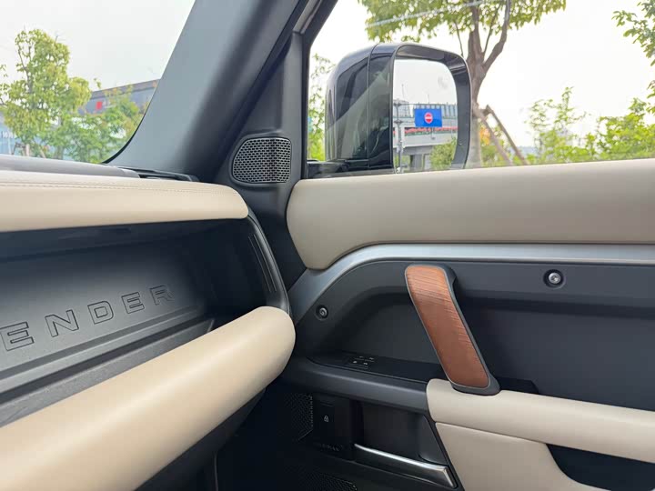 Land Rover Defender — фото 12