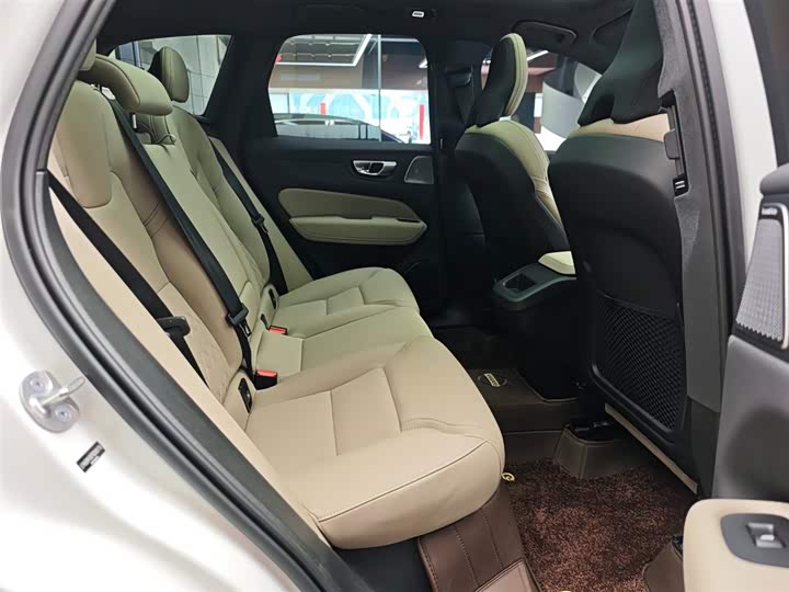 Volvo XC60 2025 B 5 4 WD — фото 12