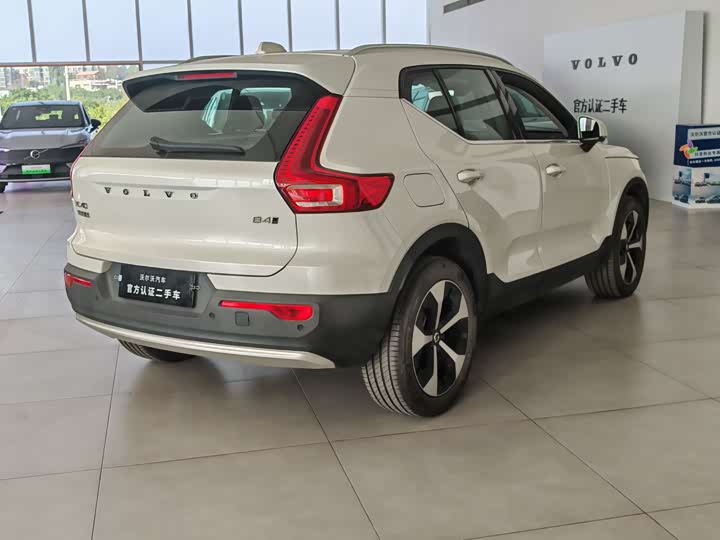 Volvo XC40 2025 B 4 WD — фото 8