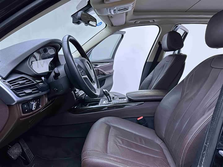 BMW X5 2014 x Drive 35i Leading — фото 11