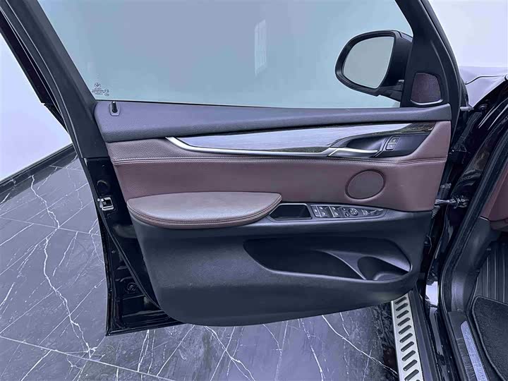 BMW X5 2014 x Drive 35i Leading — фото 12