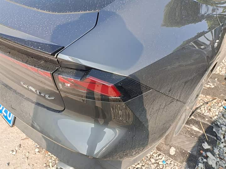 Changan UNI-V 2022 1.5 T Premium — фото 8