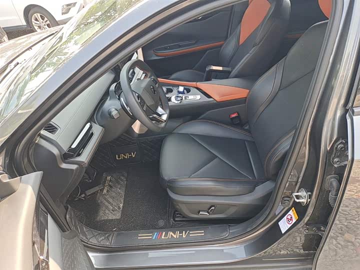 Changan UNI-V 2022 1.5 T Premium — фото 15