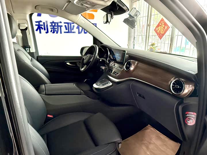 Mercedes-Benz V-Class 2022 V 260 L — фото 17