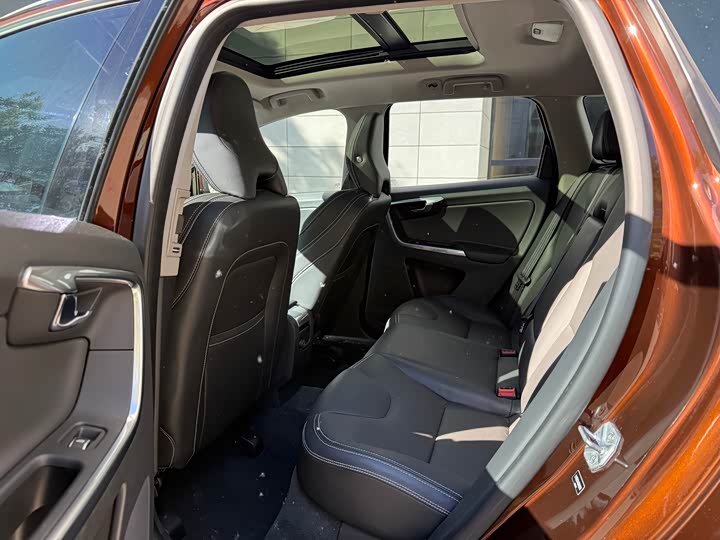 Volvo XC60 2016 T 5 AWD — фото 10