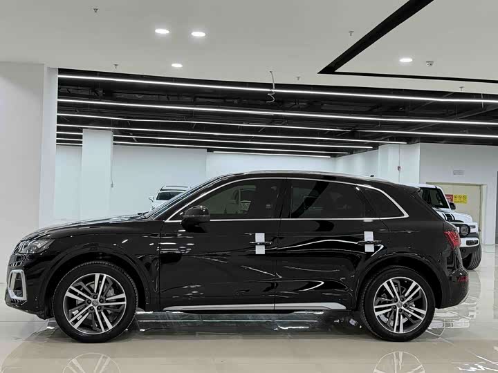 Audi Q5L 40 TFSI люкс-динамик — фото 3