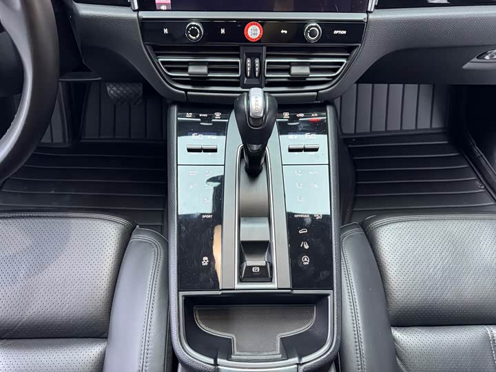 Porsche Macan 2022 Macan 2.0 T — фото 10