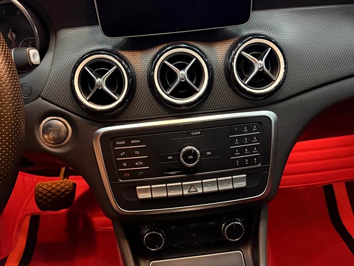 Mercedes-Benz GLA 200 стиль — фото 6