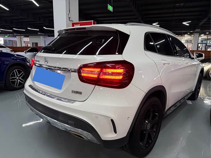 Mercedes-Benz GLA 200 стиль — фото 16